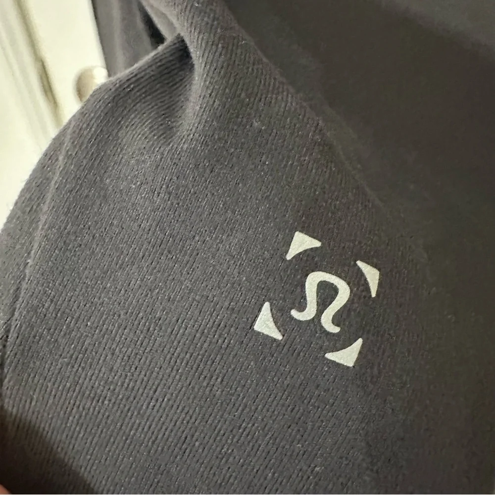 Men’s lululemon Surge Warm Half Zip in black, S